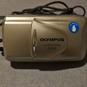 Olympus Stylus Epic Zoom 80 in Metallic Gold
